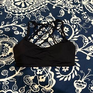 Lululemon free to be wild size 6 black